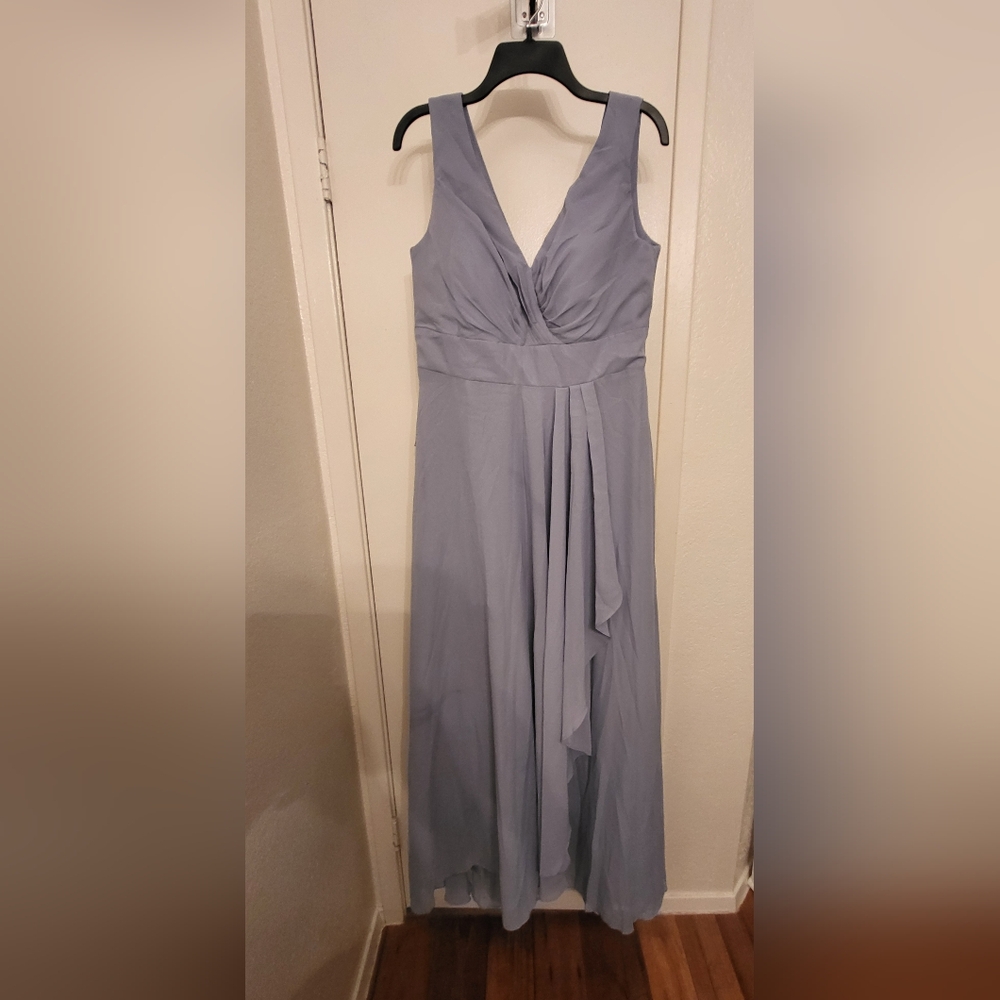 Elegant Grayish-blue Gown